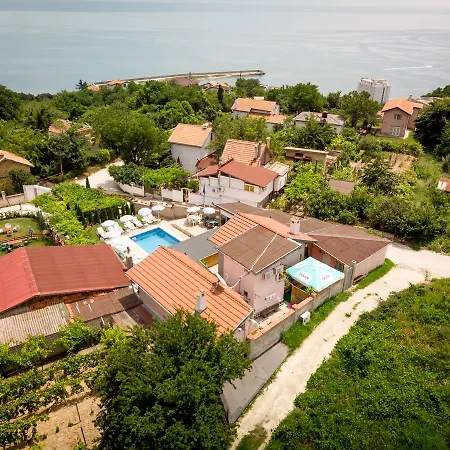 Poseidon Hotel 2*